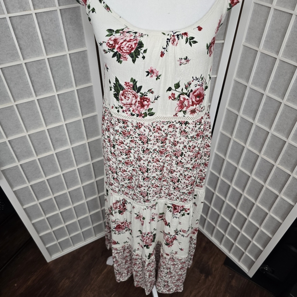 #38.By The River Rose print maxi dress with crochet details - Picture 7 of 10